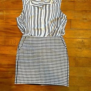 Banana Republic black and white woven mini skirt size 6